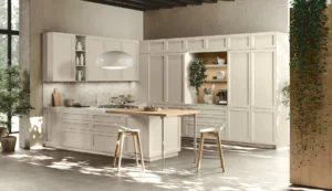 Ampia cucina luminosa in finitura laccata chiara modello Palio di Stosa