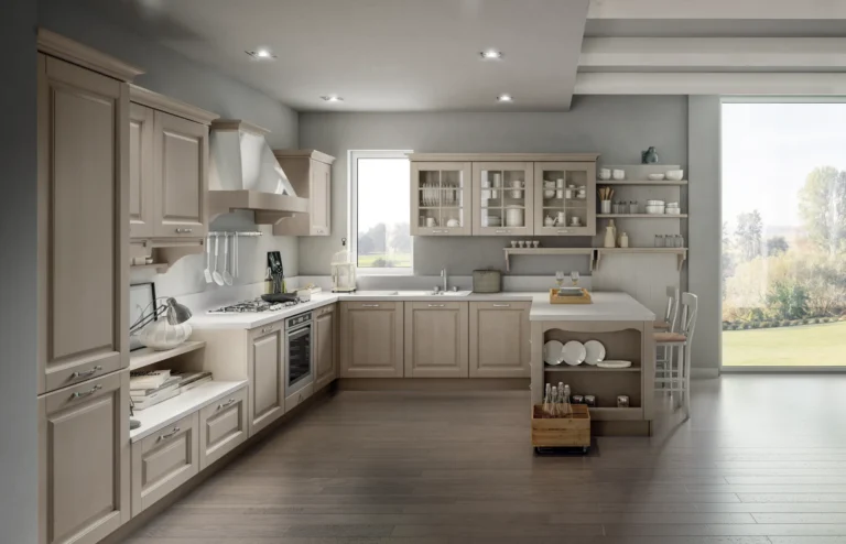 Cucina ad angolo con penisola Stosa Bolgheri 04 in rovere laccato Soya con boiserie in Bianco Cotone, maniglia argento anticato, top laminato Pietra Vecchia