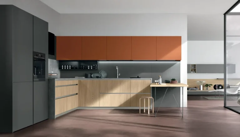 Cucina ad angolo con penisola Stosa Metropolis 22 in termo strutturato Rovere Sole, Pet opaco Canna di Fucile, laccato opaco Color Trend Lavaredo, top Neolith New York Silk